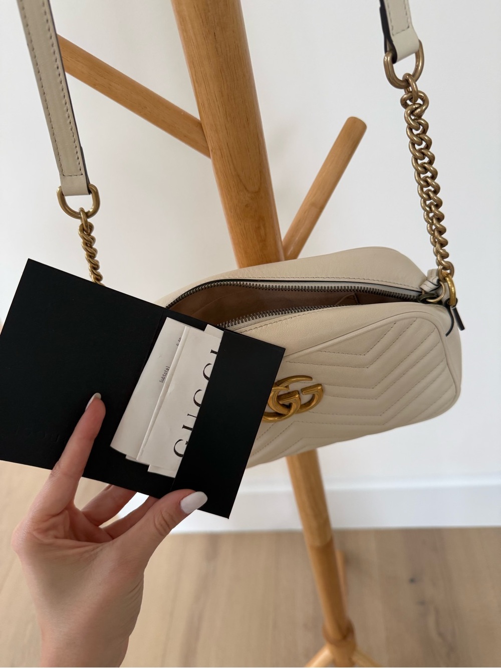 Gucci GG Marmont chevron quilted leather camera bag with gold-tone hardware - Picture 13 of 13